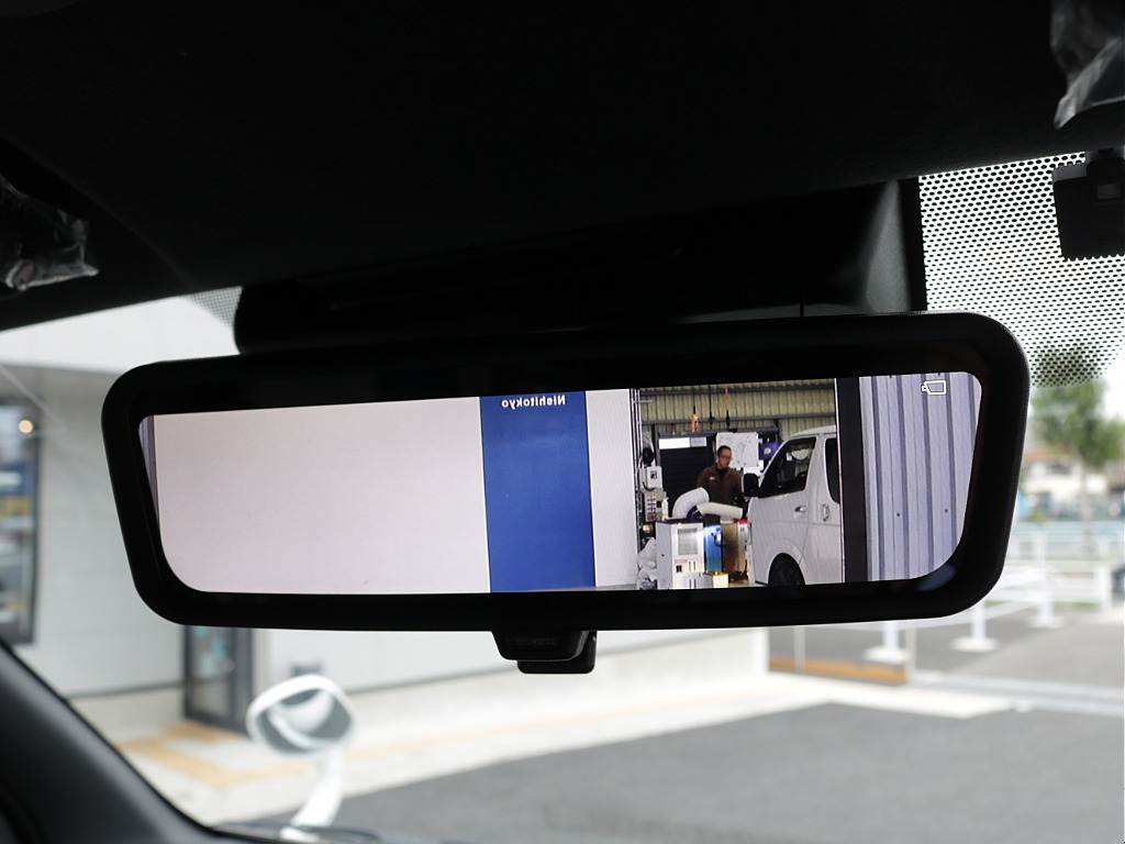 新車ハイエースＶダークプライムⅡ２０００ガソリン２ＷＤカスタム車両入庫！アルパインＢＩＧ－Ｘ１１インチメカレスモデル装備ビルトインＥＴＣ２．０、ＨＤＭＩソケットタイプⅡベットＫＩＴ装着済み！！