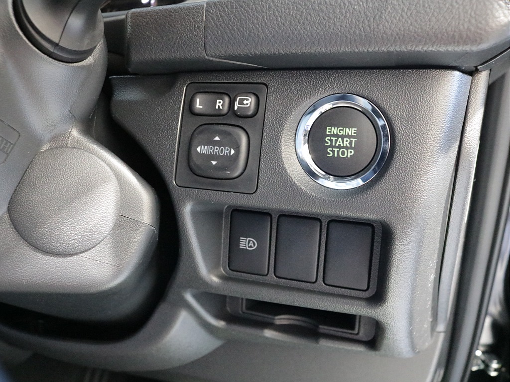 新車ハイエースＶダークプライムⅡ２０００ガソリン２ＷＤカスタム車両入庫！アルパインＢＩＧ－Ｘ１１インチメカレスモデル装備ビルトインＥＴＣ２．０、ＨＤＭＩソケットタイプⅡベットＫＩＴ装着済み！！