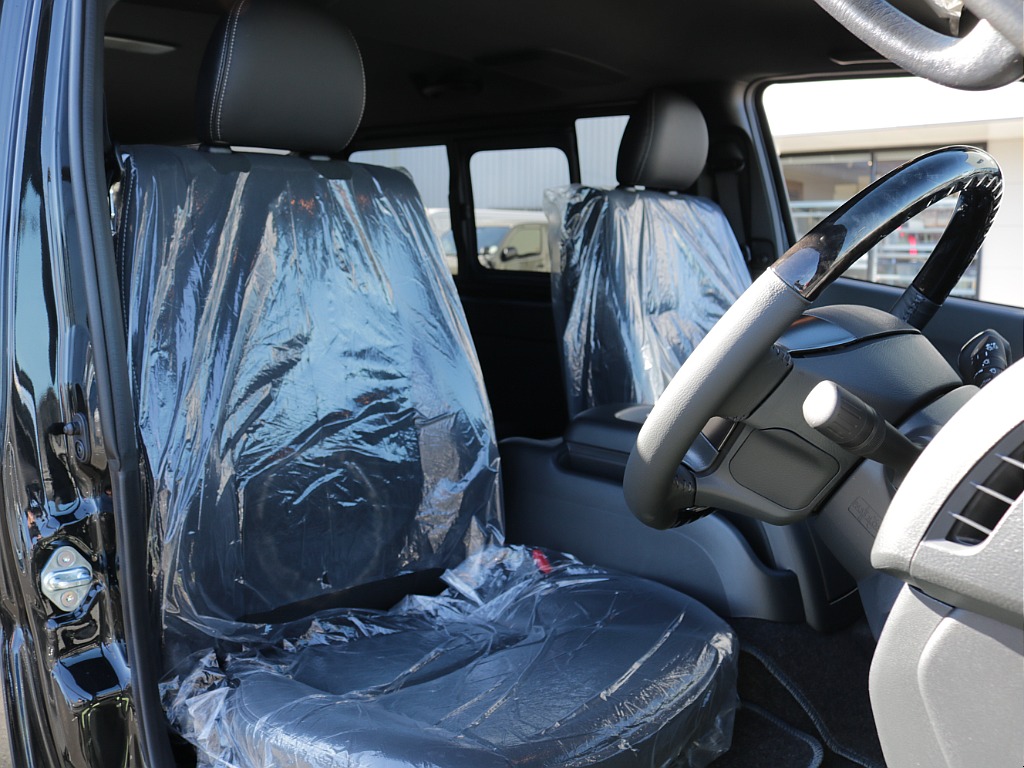 新車ハイエースＶダークプライムⅡ２０００ガソリン２ＷＤカスタム車両入庫！アルパインＢＩＧ－Ｘ１１インチメカレスモデル装備ビルトインＥＴＣ２．０、ＨＤＭＩソケットタイプⅡベットＫＩＴ装着済み！！