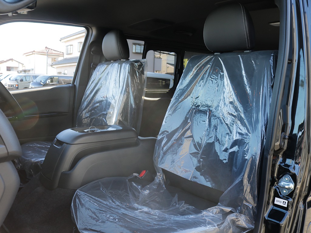 新車ハイエースＶダークプライムⅡ２０００ガソリン２ＷＤカスタム車両入庫！アルパインＢＩＧ－Ｘ１１インチメカレスモデル装備ビルトインＥＴＣ２．０、ＨＤＭＩソケットタイプⅡベットＫＩＴ装着済み！！