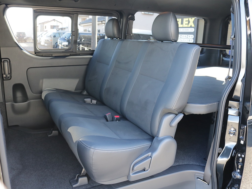 新車ハイエースＶダークプライムⅡ２０００ガソリン２ＷＤカスタム車両入庫！アルパインＢＩＧ－Ｘ１１インチメカレスモデル装備ビルトインＥＴＣ２．０、ＨＤＭＩソケットタイプⅡベットＫＩＴ装着済み！！