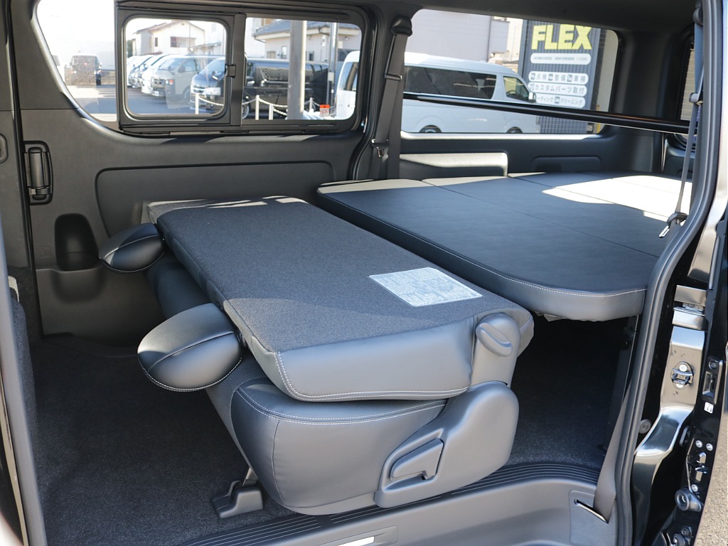 新車ハイエースＶダークプライムⅡ２０００ガソリン２ＷＤカスタム車両入庫！アルパインＢＩＧ－Ｘ１１インチメカレスモデル装備ビルトインＥＴＣ２．０、ＨＤＭＩソケットタイプⅡベットＫＩＴ装着済み！！