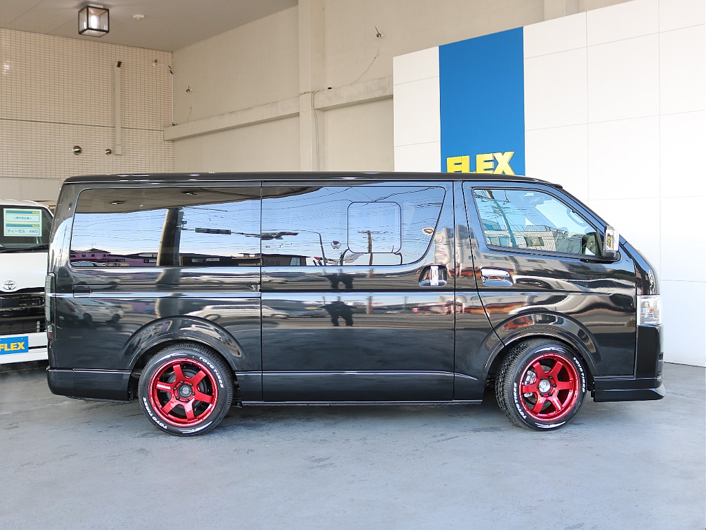 両側小窓付き手動スライドドアになります☆☆