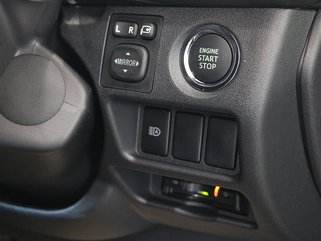 プッシュスタート付きなのでエンジン始動がスムーズに行えます☆☆