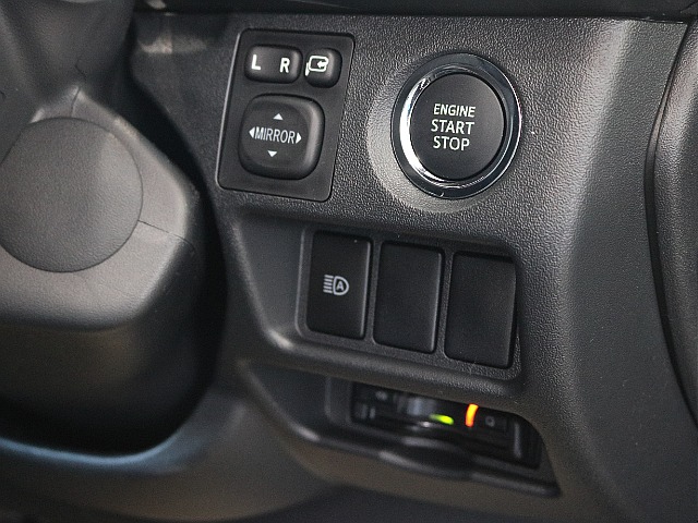 プッシュスタート付きなのでエンジン始動がスムーズに行えます☆☆