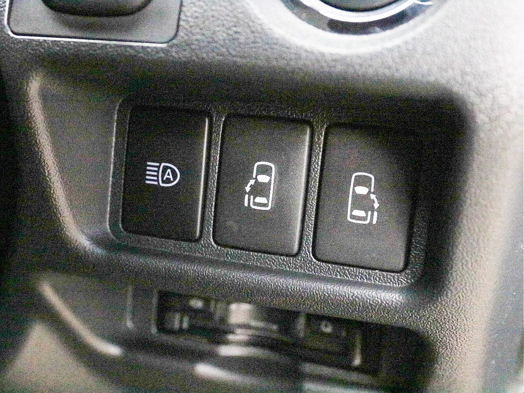 オートハイビームスイッチ＆パワースライドドアスイッチ付き！！