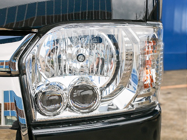 夜間の走行も安心のLEDヘッドランプ付き！！