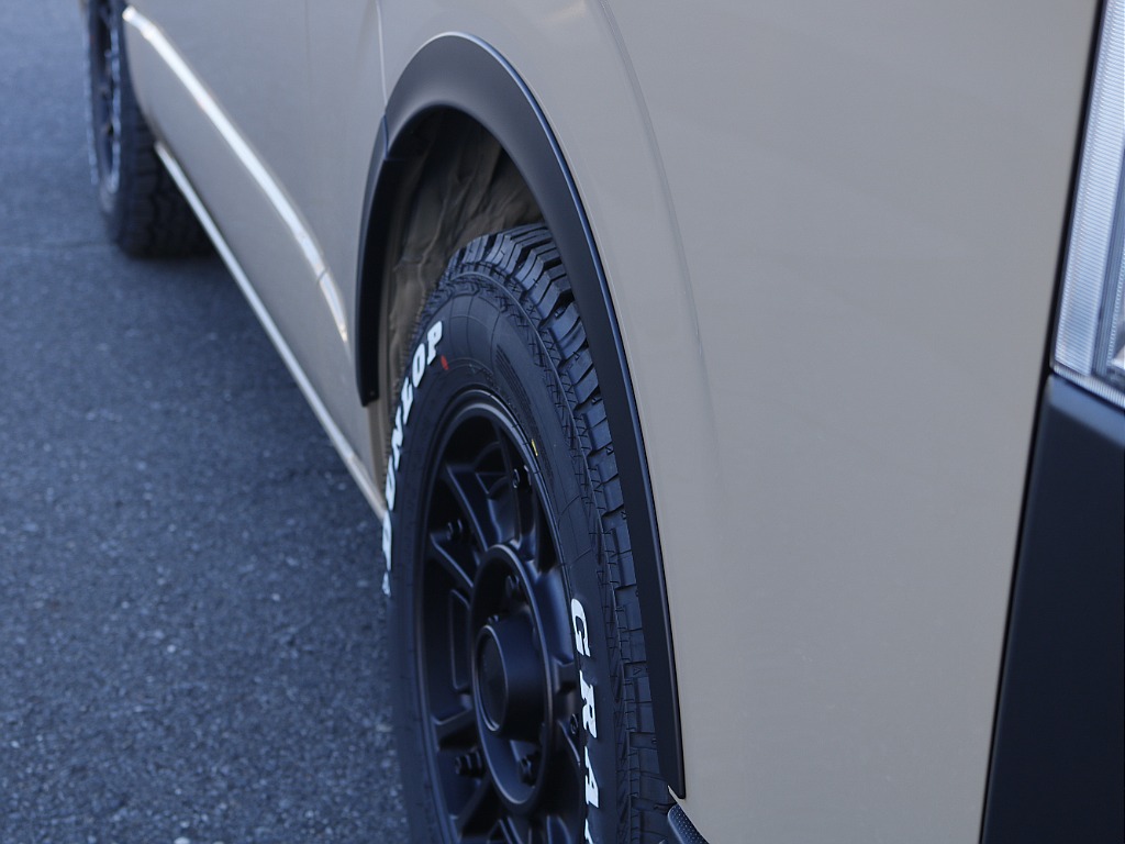 茨城県つくば市にハイエース専門の新車・中古車の展示場を展開！人気のグレード・年式をその場で見比べられます♪皆様のご来場、お問合せを心よりお待ちしております☆