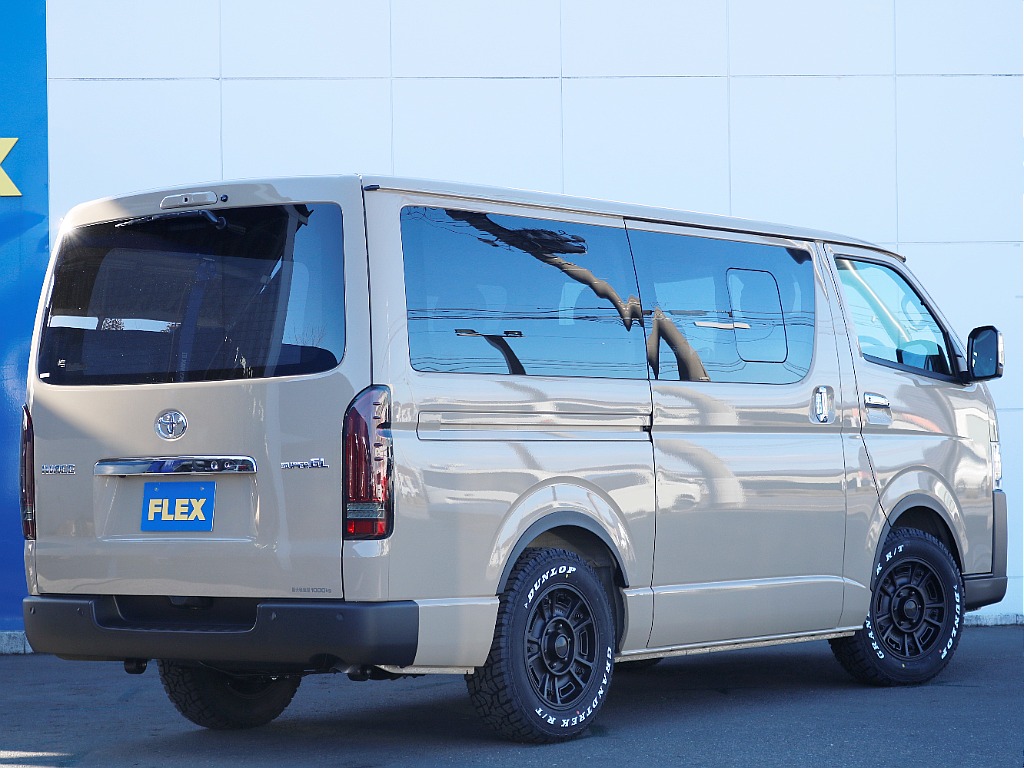 茨城県つくば市にハイエース専門の新車・中古車の展示場を展開！人気のグレード・年式をその場で見比べられます♪皆様のご来場、お問合せを心よりお待ちしております☆