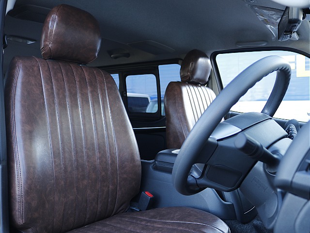 シートカバーはKNOTRECORDSのブラウンシートカバーを装着♪