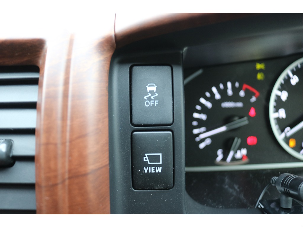 トラクションコントロール、パノラミックビューモニター！