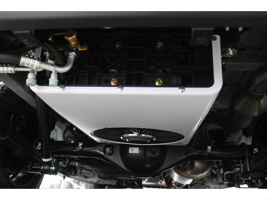 スペアタイヤ部分には室外機が御座います！