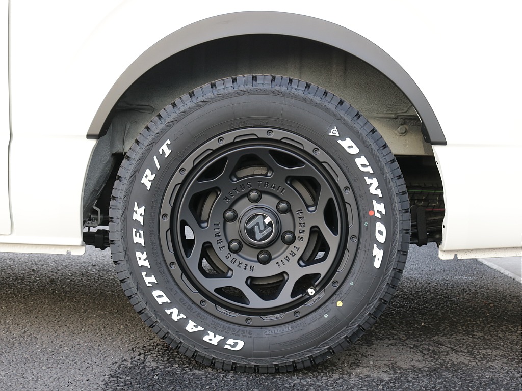 新車ハイエースＶ新作Ｗｏｏｄ　Ｒｉｍ内装架装車両入庫！！ＲＥクラシック丸目ライトフロントフェイスオリジナル１６インチアルミオリジナルオーバーフェンダーオリジナルＬＥＤテールアルパイン１１インチナビ装備