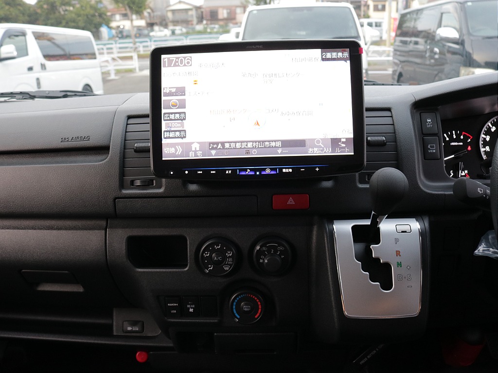 新車ハイエースＶ新作Ｗｏｏｄ　Ｒｉｍ内装架装車両入庫！！ＲＥクラシック丸目ライトフロントフェイスオリジナル１６インチアルミオリジナルオーバーフェンダーオリジナルＬＥＤテールアルパイン１１インチナビ装備