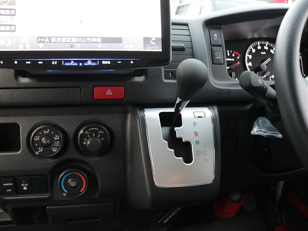 新車ハイエースＶ新作Ｗｏｏｄ　Ｒｉｍ内装架装車両入庫！！ＲＥクラシック丸目ライトフロントフェイスオリジナル１６インチアルミオリジナルオーバーフェンダーオリジナルＬＥＤテールアルパイン１１インチナビ装備