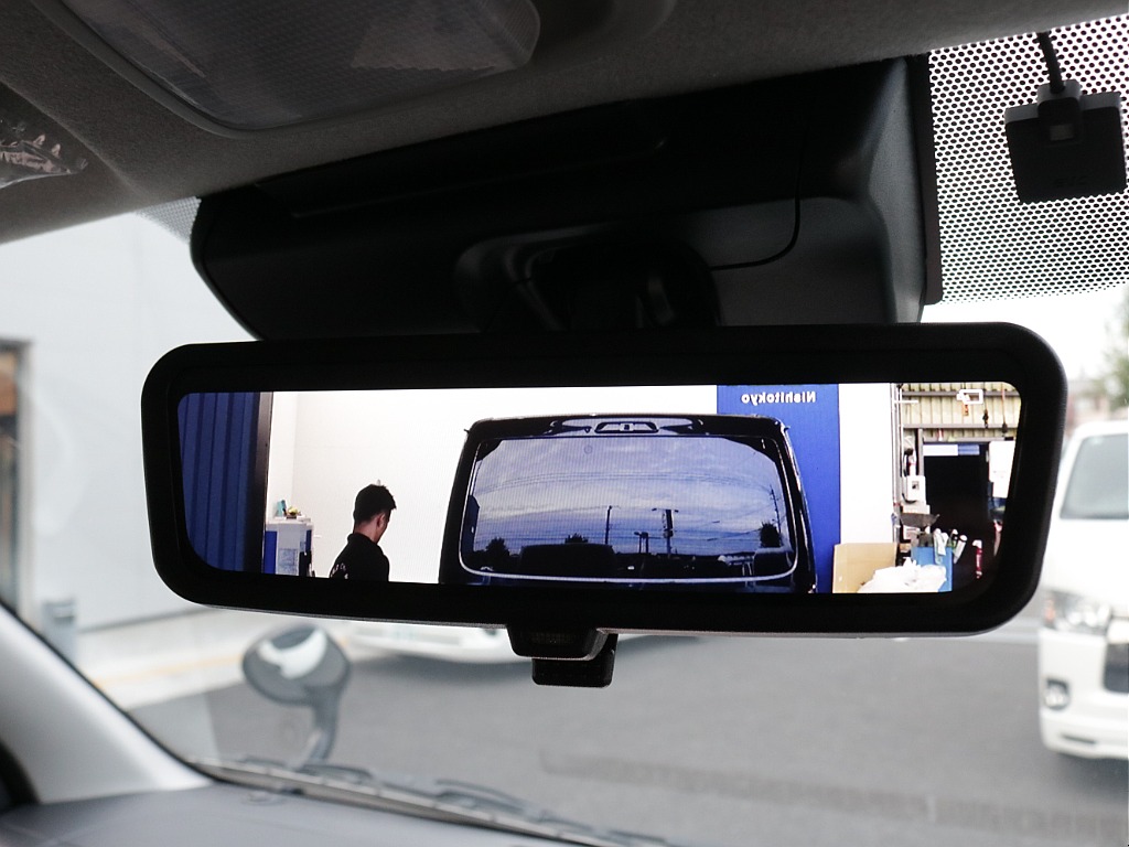 新車ハイエースＶ新作Ｗｏｏｄ　Ｒｉｍ内装架装車両入庫！！ＲＥクラシック丸目ライトフロントフェイスオリジナル１６インチアルミオリジナルオーバーフェンダーオリジナルＬＥＤテールアルパイン１１インチナビ装備