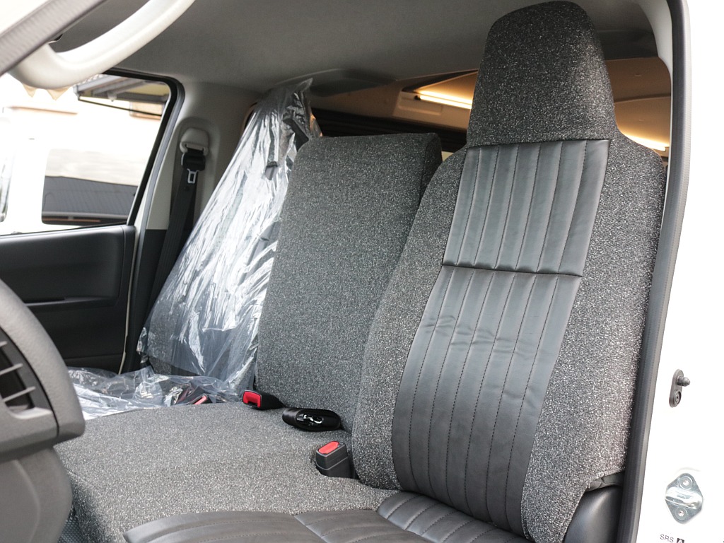 新車ハイエースＶ新作Ｗｏｏｄ　Ｒｉｍ内装架装車両入庫！！ＲＥクラシック丸目ライトフロントフェイスオリジナル１６インチアルミオリジナルオーバーフェンダーオリジナルＬＥＤテールアルパイン１１インチナビ装備