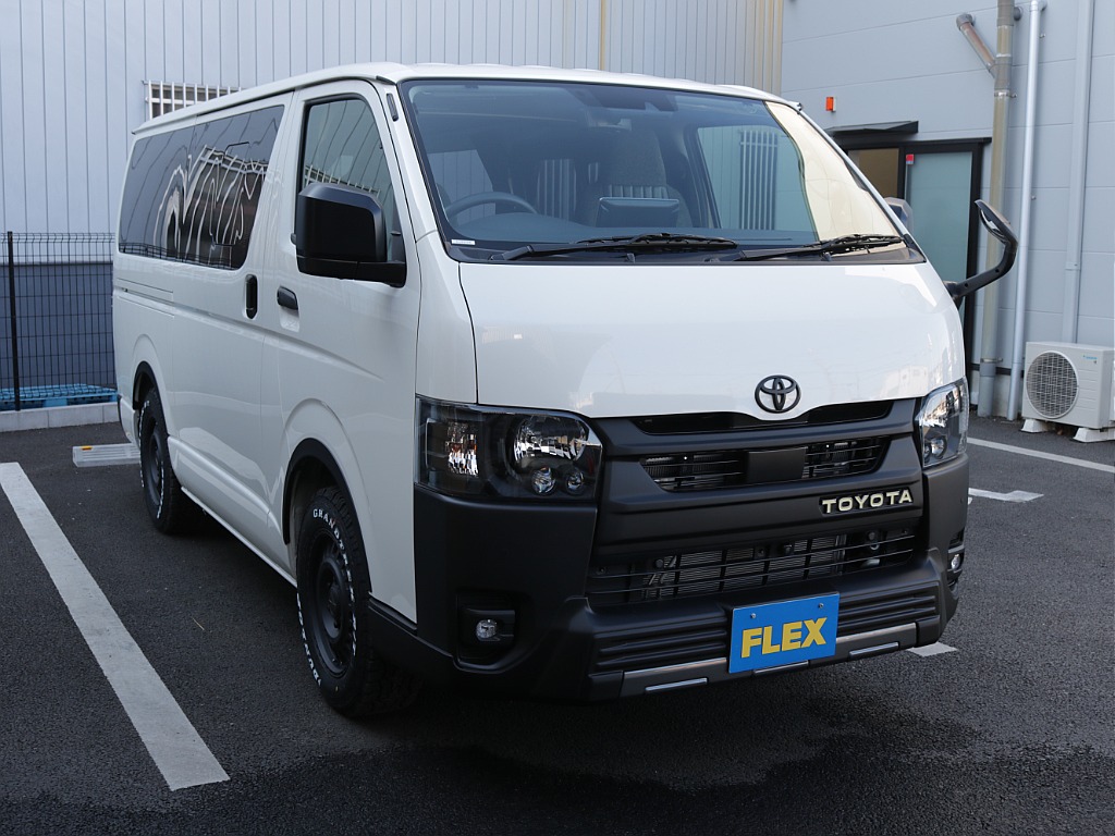 新車ハイエースＶ新作Ｗｏｏｄ　Ｒｉｍ内装架装車両入庫！！ヘッドライトインナーブラックオリジナル１６インチアルミオリジナルオーバーフェンダーオリジナルＬＥＤテールアルパイン１１インチナビ装備！！