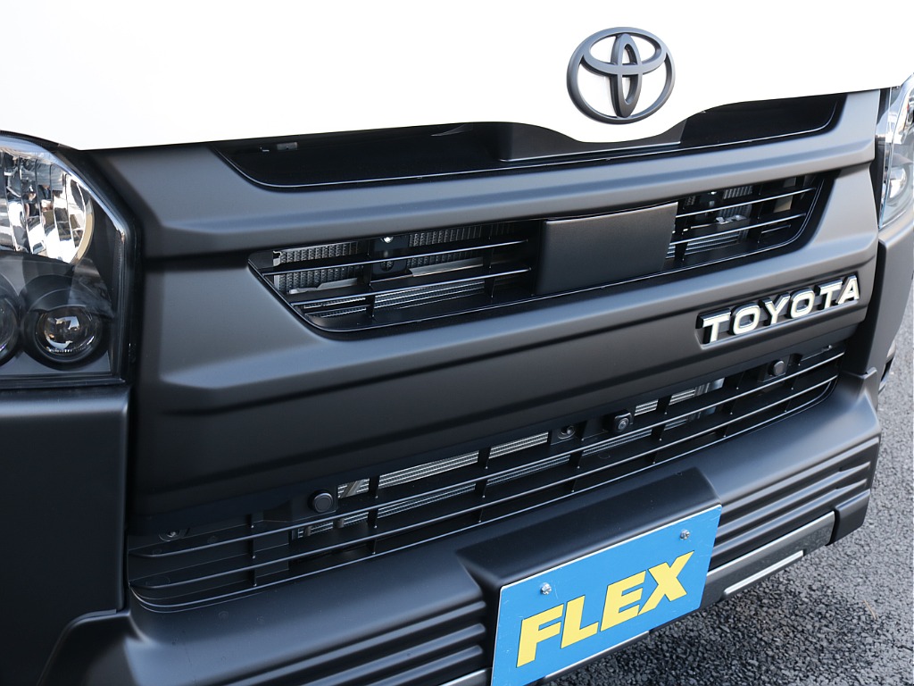 新車ハイエースＶ新作Ｗｏｏｄ　Ｒｉｍ内装架装車両入庫！！ヘッドライトインナーブラックオリジナル１６インチアルミオリジナルオーバーフェンダーオリジナルＬＥＤテールアルパイン１１インチナビ装備！！