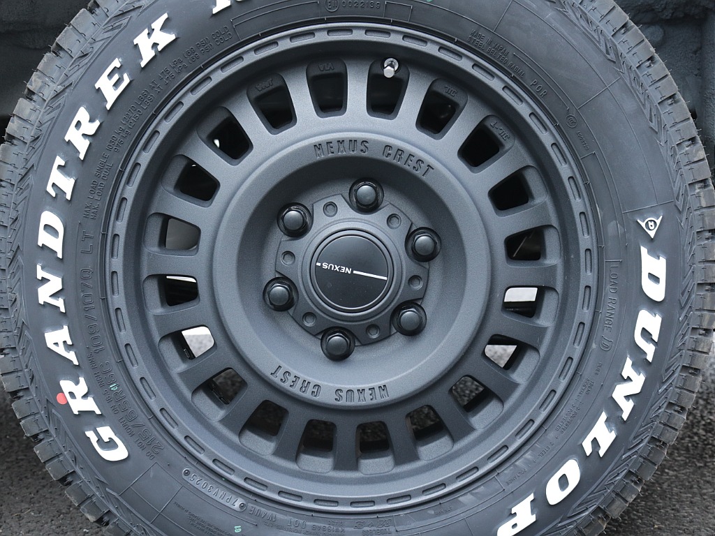 新車ハイエースＶ新作Ｗｏｏｄ　Ｒｉｍ内装架装車両入庫！！ヘッドライトインナーブラックオリジナル１６インチアルミオリジナルオーバーフェンダーオリジナルＬＥＤテールアルパイン１１インチナビ装備！！