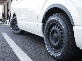 新車ハイエースＶ新作Ｗｏｏｄ　Ｒｉｍ内装架装車両入庫！！ヘッドライトインナーブラックオリジナル１６インチアルミオリジナルオーバーフェンダーオリジナルＬＥＤテールアルパイン１１インチナビ装備！！