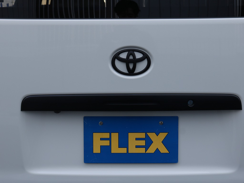 新車ハイエースＶ新作Ｗｏｏｄ　Ｒｉｍ内装架装車両入庫！！ヘッドライトインナーブラックオリジナル１６インチアルミオリジナルオーバーフェンダーオリジナルＬＥＤテールアルパイン１１インチナビ装備！！