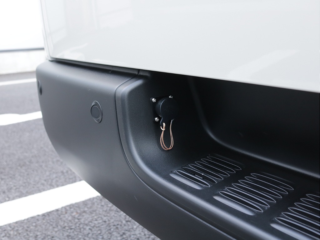 新車ハイエースＶ新作Ｗｏｏｄ　Ｒｉｍ内装架装車両入庫！！ヘッドライトインナーブラックオリジナル１６インチアルミオリジナルオーバーフェンダーオリジナルＬＥＤテールアルパイン１１インチナビ装備！！