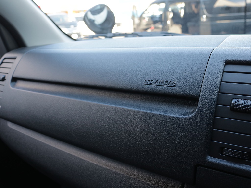 新車ハイエースＶ新作Ｗｏｏｄ　Ｒｉｍ内装架装車両入庫！！ヘッドライトインナーブラックオリジナル１６インチアルミオリジナルオーバーフェンダーオリジナルＬＥＤテールアルパイン１１インチナビ装備！！