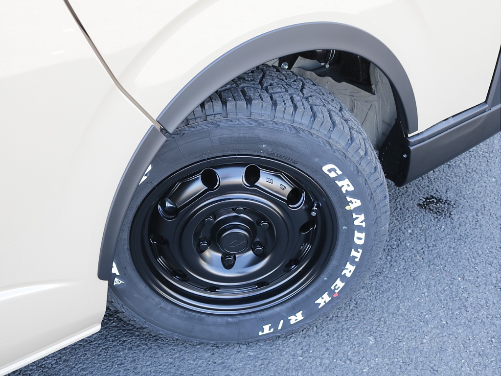 新車アースカラーパッケージ２８００ディーゼル２WDブラックエディション完成！オリジナルフロントバンパーオリジナルオーバーフェンダーオリジナル１６インチアルミオリジナルＬＥＤテールＢＩＧ－Ｘ１１ナビ装備