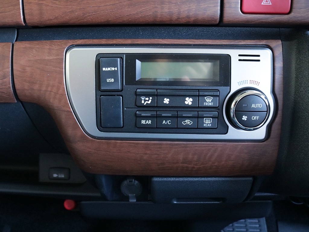 新車アースカラーパッケージ２８００ディーゼル２WDブラックエディション完成！オリジナルフロントバンパーオリジナルオーバーフェンダーオリジナル１６インチアルミオリジナルＬＥＤテールＢＩＧ－Ｘ１１ナビ装備