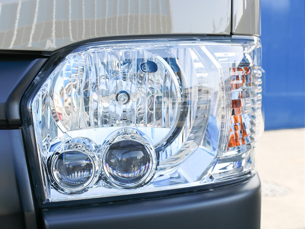 夜間の走行も安心のLEDヘッドランプ付き！！