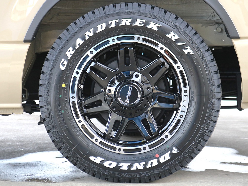 オリジナル16インチアルミホイール・ダンロップR/Ｔタイヤ