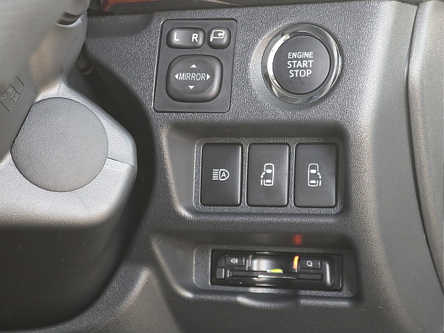 プッシュ式スタート・オートハイビームスイッチ・両側パワースライドドアスイッチ・ビルトインETC