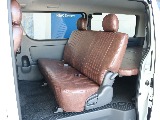 2列目シートカバーも茶色で1列目と統一感あります☆