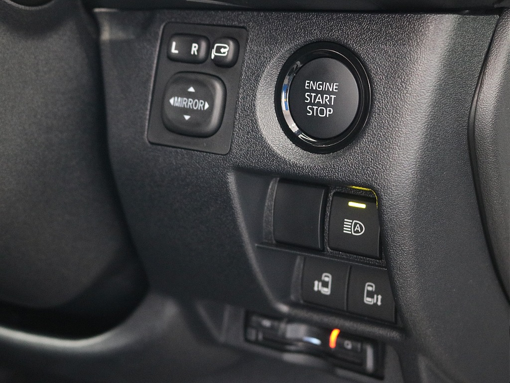 運転席のスイッチ部分も操作性抜群です！