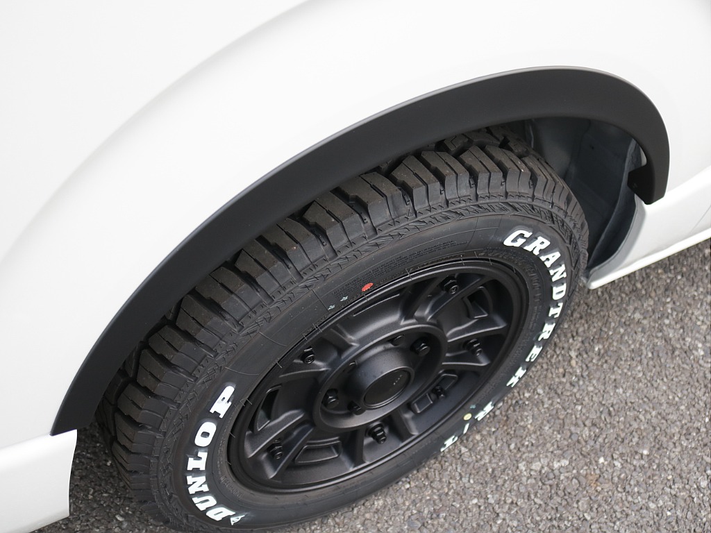 新車ハイエースＶスーパーGL2800ディーゼル２WD！新品オリジナル１6インチアルミ！新品ベットＫＩＴ装備！オリジナルパーツ多数装備！