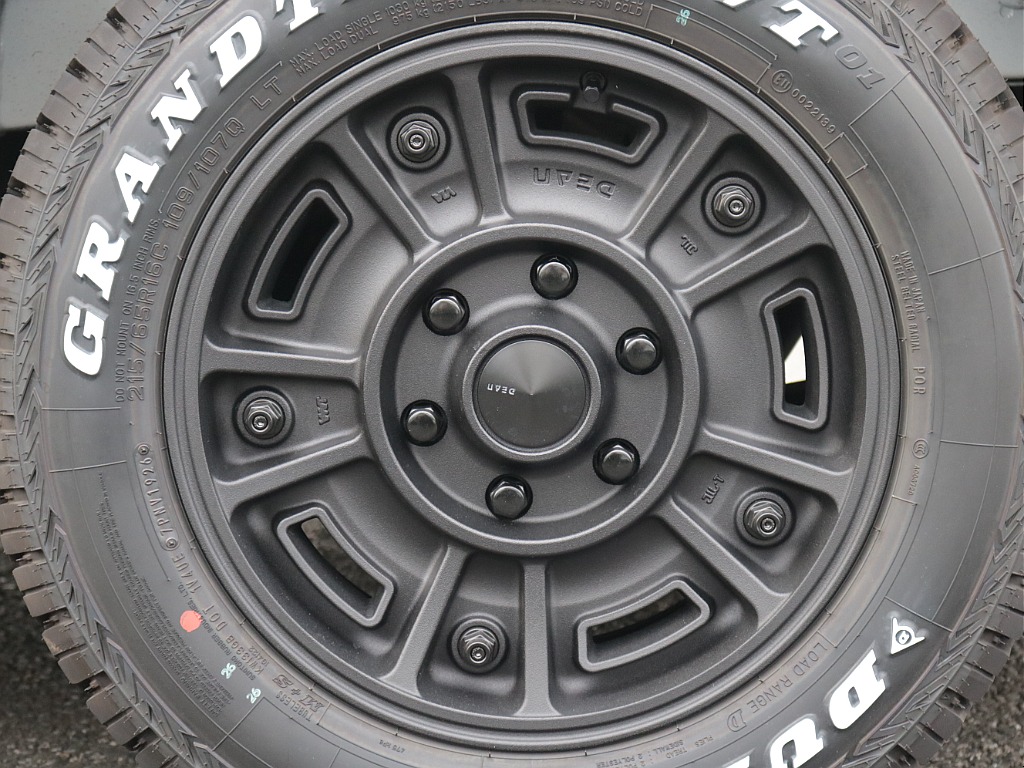 新車ハイエースＶスーパーGL2800ディーゼル２WD！新品オリジナル１6インチアルミ！新品ベットＫＩＴ装備！オリジナルパーツ多数装備！