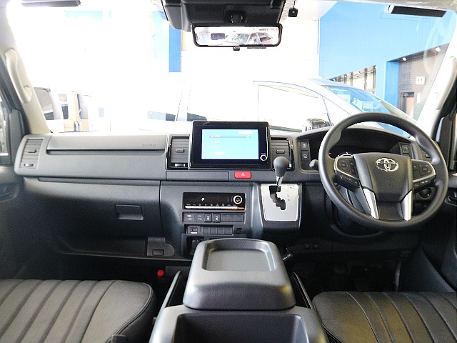 特別仕様車ダークプライムⅡなので高級感のある内装になっております☆☆