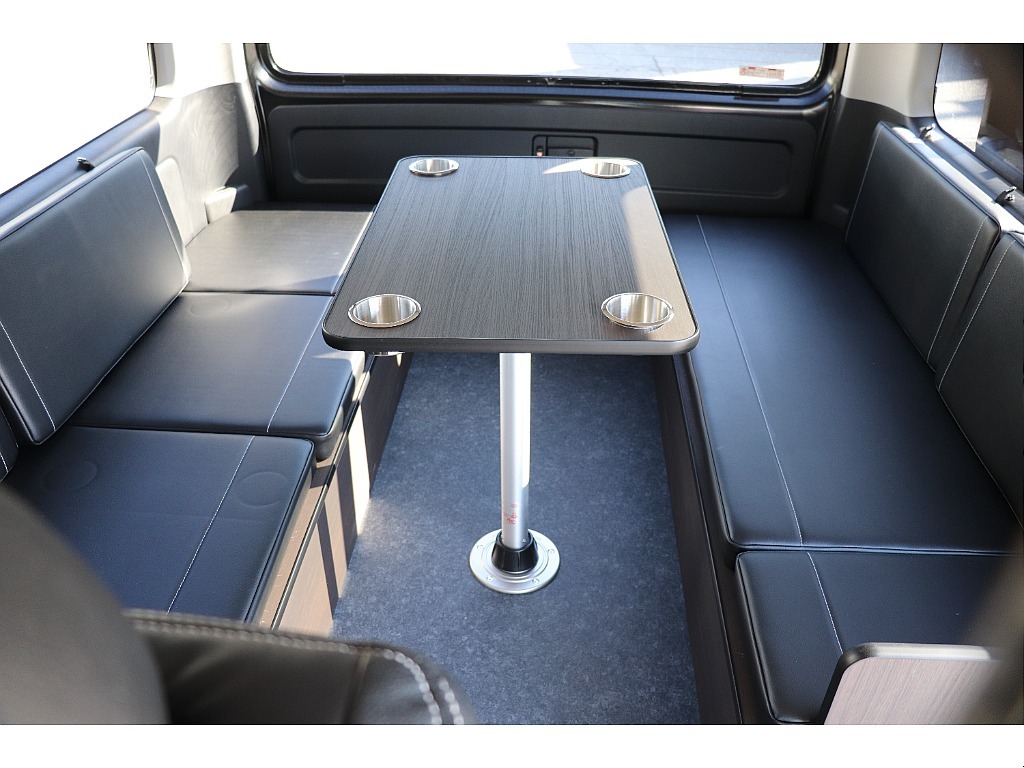 横向き対面座席！