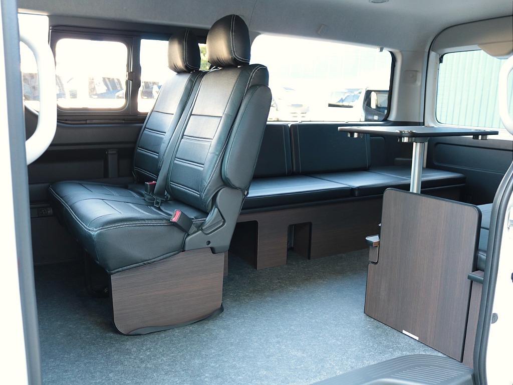 全席シートカバー！専用フローリング施工済み！