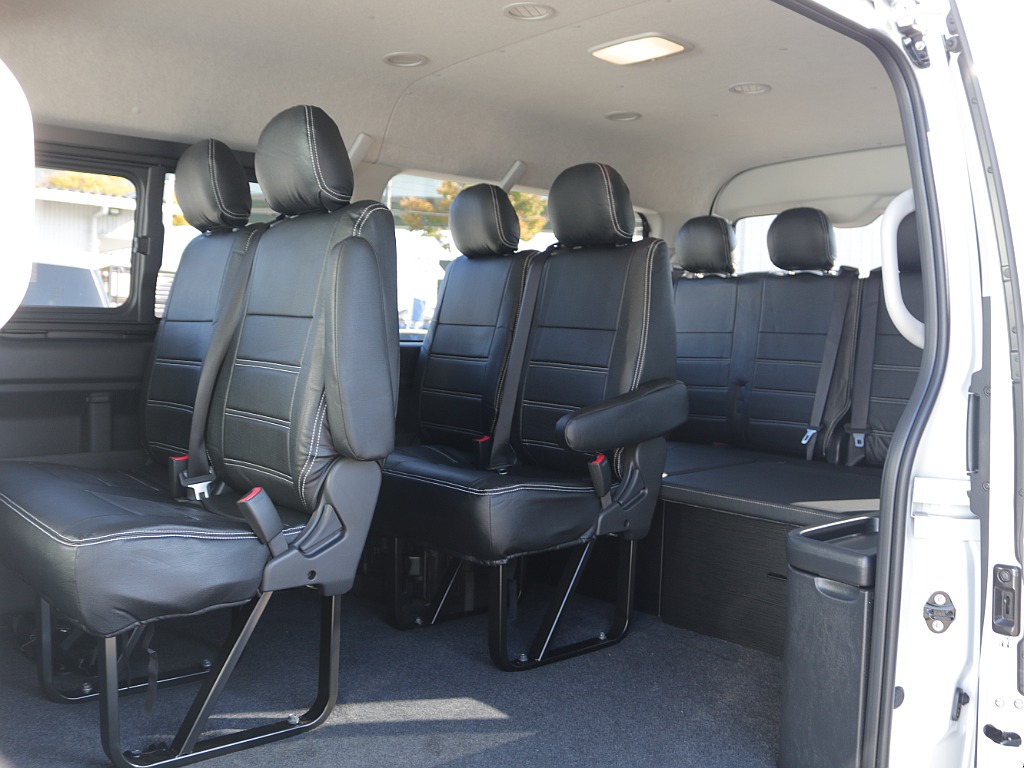 2列目以降もオリジナルシートカバー装着済み！！汚れや劣化の緩和にもなりお手入れもしやすくなります♪