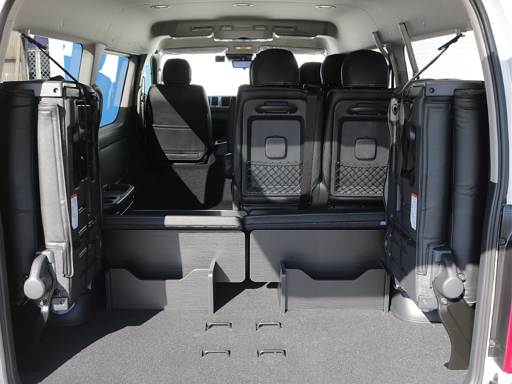 4列目ははねあげることも可能になっておりますので荷物を置くときなど簡単にラゲッチスペースを作れちゃいます♪