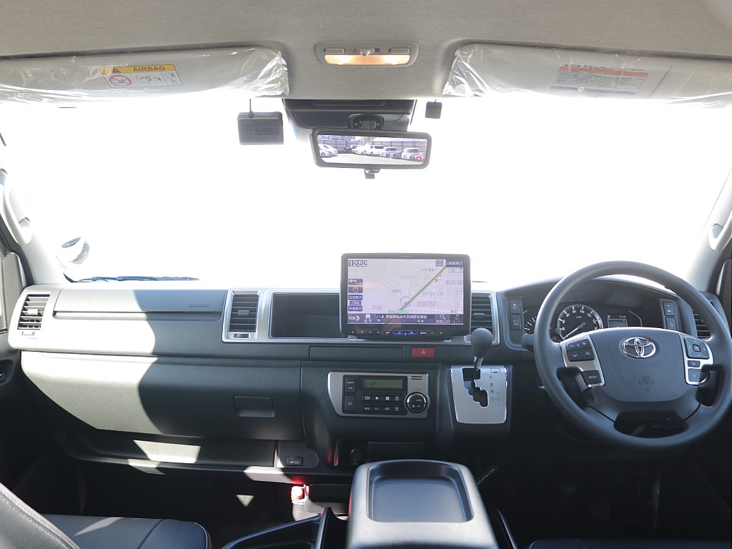 運転席・助手席はワゴンならではの広々空間！！快適性もばっちりですので長距離ドライブでも安心♪