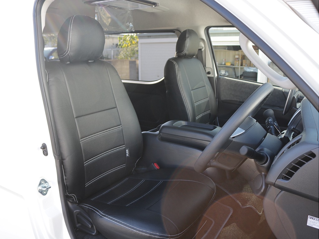 オリジナルシートカバー装着済み！！シートカバーは一つに統一されておりお洒落な内装になっております♪