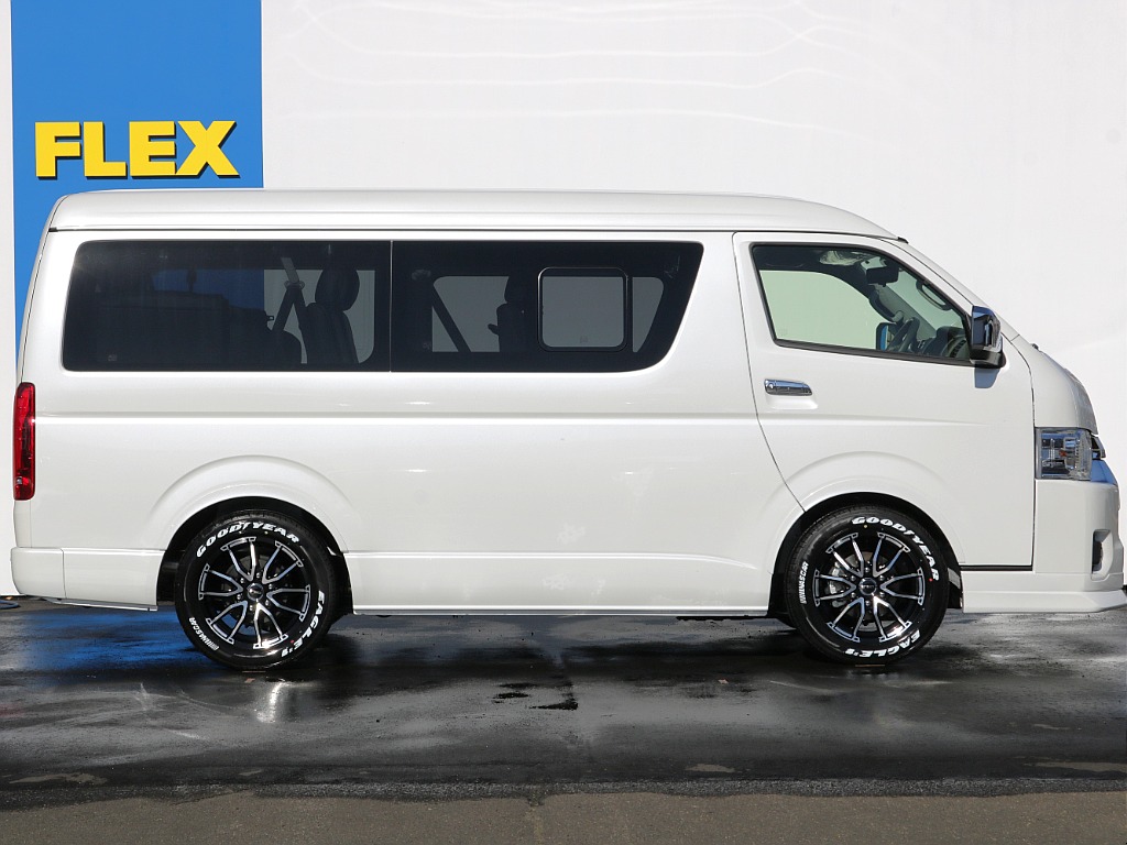 大変便利なパワースライドドア付き！！荷物の出し入れや乗り降りも楽々できちゃいますね♪