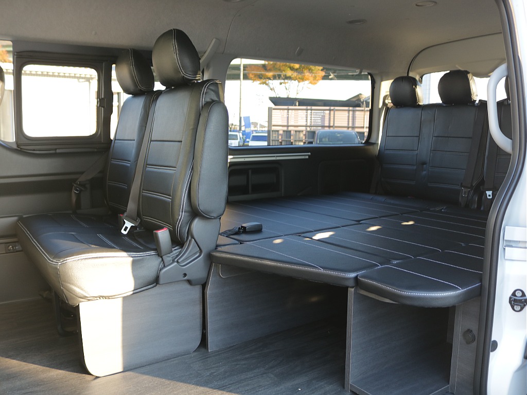 ベットキットやテーブルなどを装備したフレックスオリジナル内装架装【VER1】！！