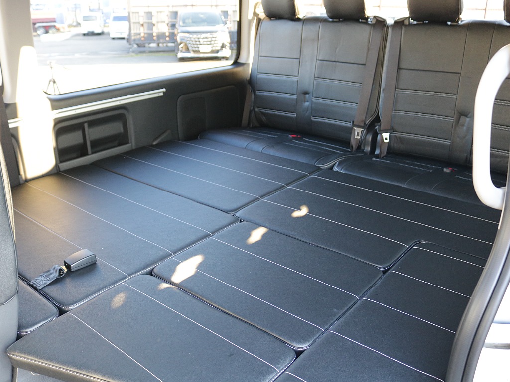 子供などがゆったり空間でお過ごしもいただけますし大人でも車中泊の際広々空間で寝れちゃいます♪