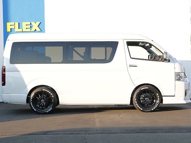 片側パワースライドドアが付いておりますので乗り降りや荷物の出し入れも楽々できちゃいます♪