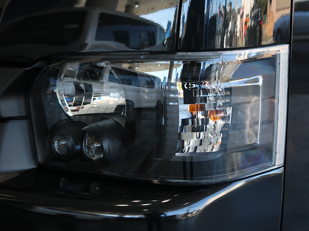 LEDヘッドランプなので夜間の走行も安心です！