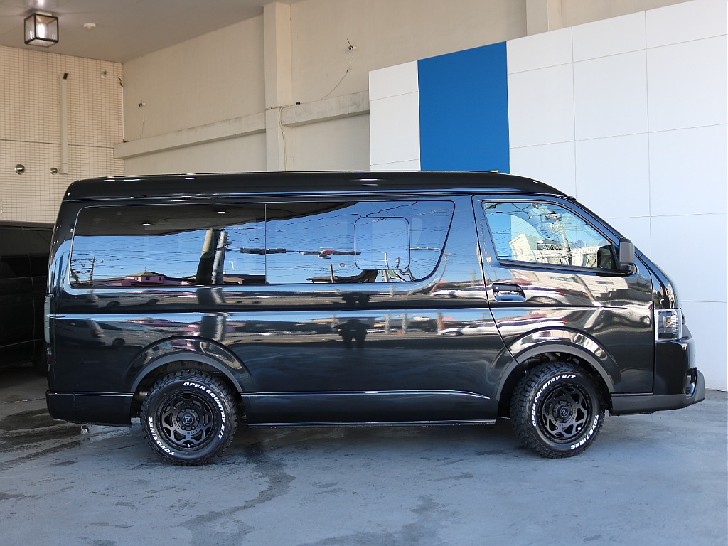 サイドにはオリジナルのオーバーフェンダーが装着されております♪